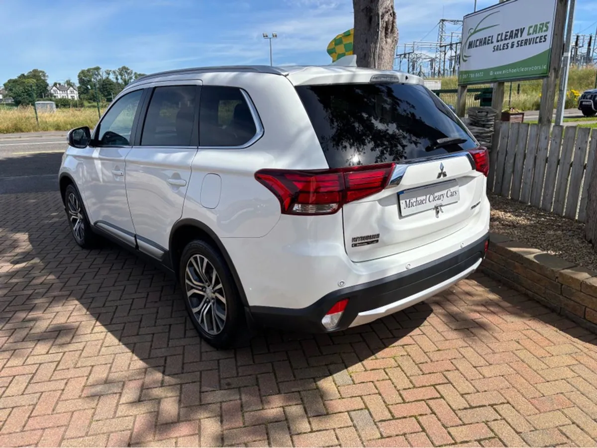 Mitsubishi Outlander Outl 4WD 6MT 4DR 7S 17my - Image 4