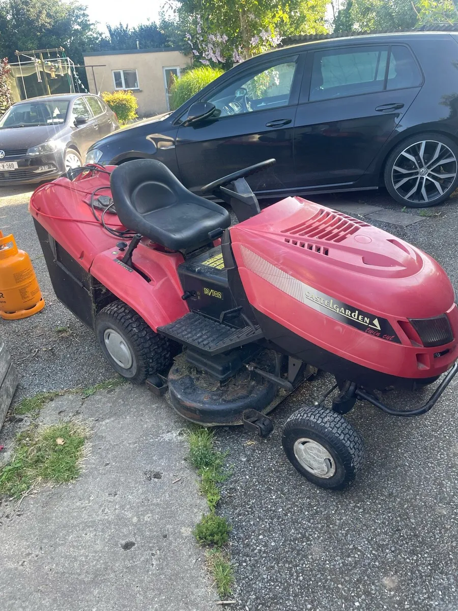 Castle garden lawnmower - Image 1