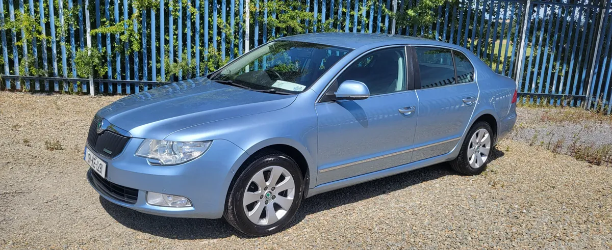 Skoda Superb 2013 - Image 1