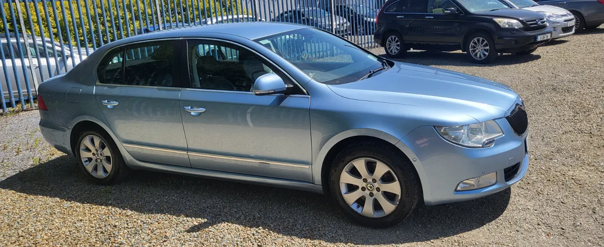 Skoda Superb 2013 - Image 4