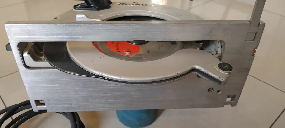 Makita 5903R 235mm Circular Saw 110v - Image 4