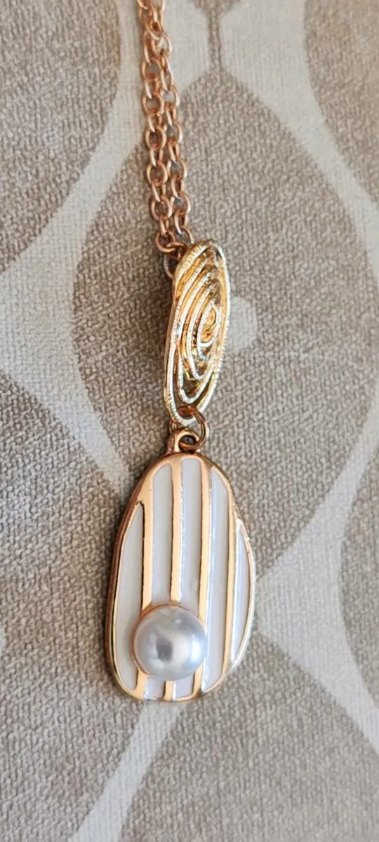 Pendant - Image 1
