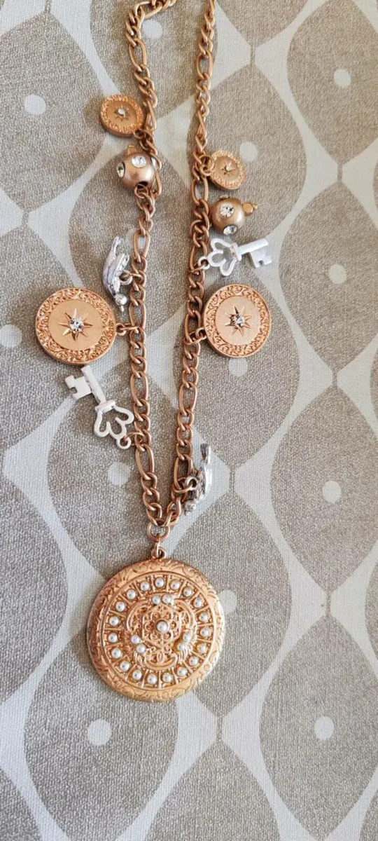 Pendant - Image 1