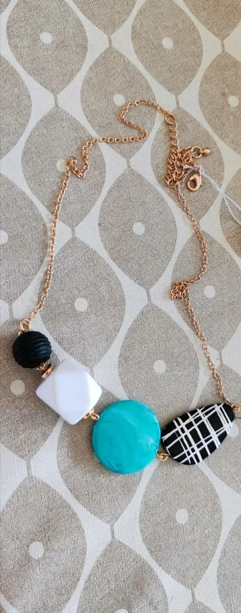 Costume necklace - Image 2
