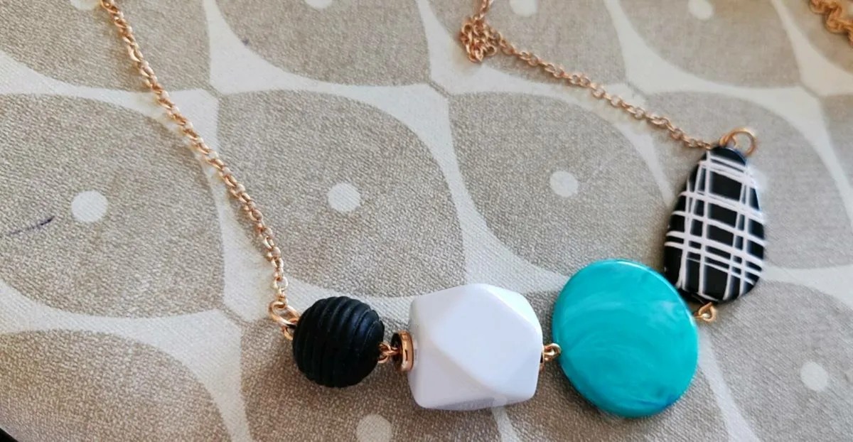 Costume necklace - Image 3