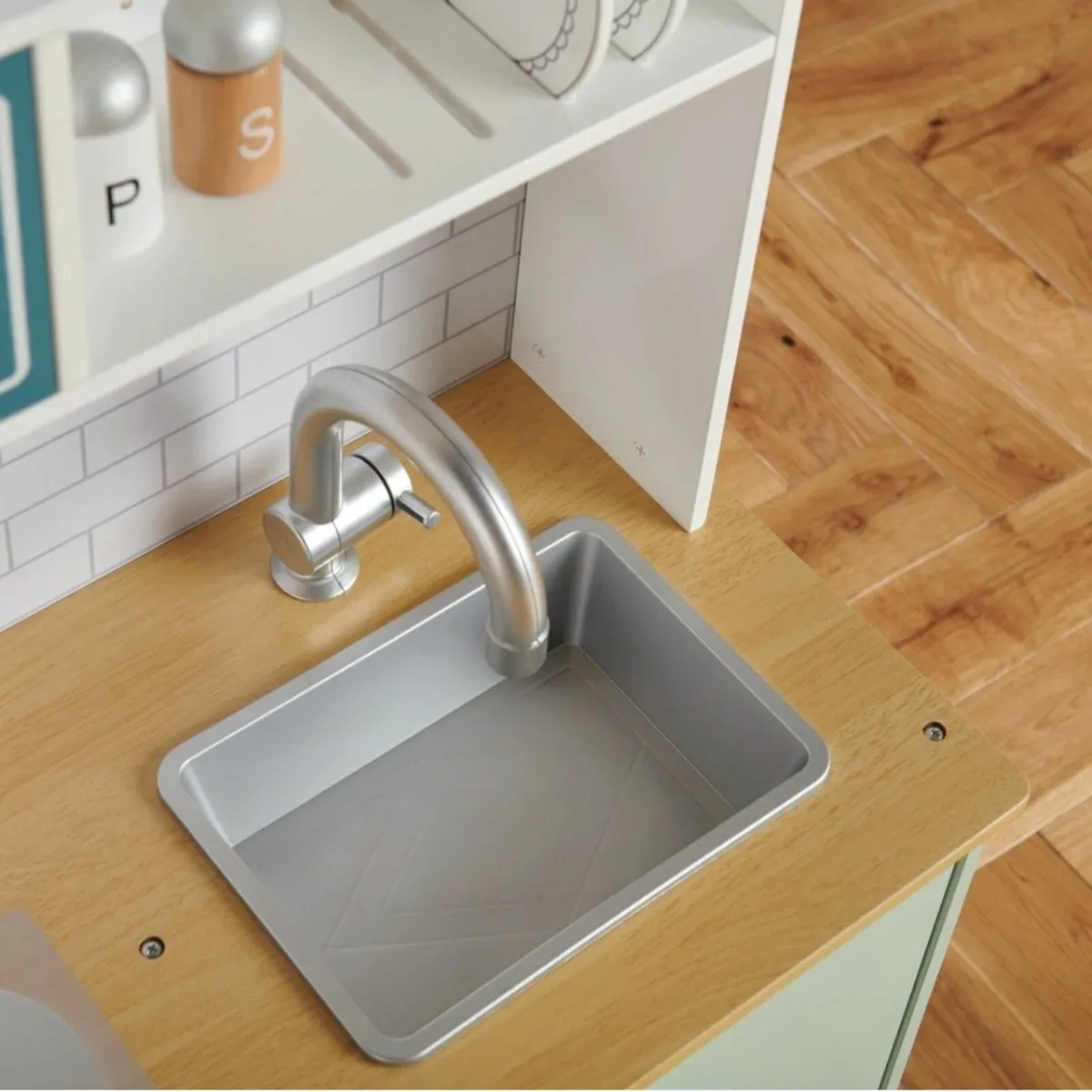 Wooden Corner Play Kitchen – €25 (Great Value) - Image 2