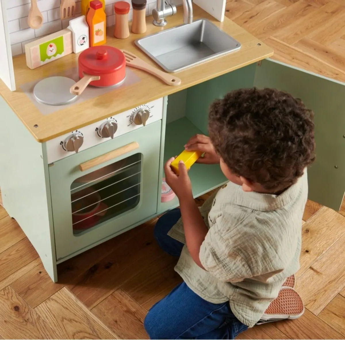 Wooden Corner Play Kitchen – €25 (Great Value) - Image 4