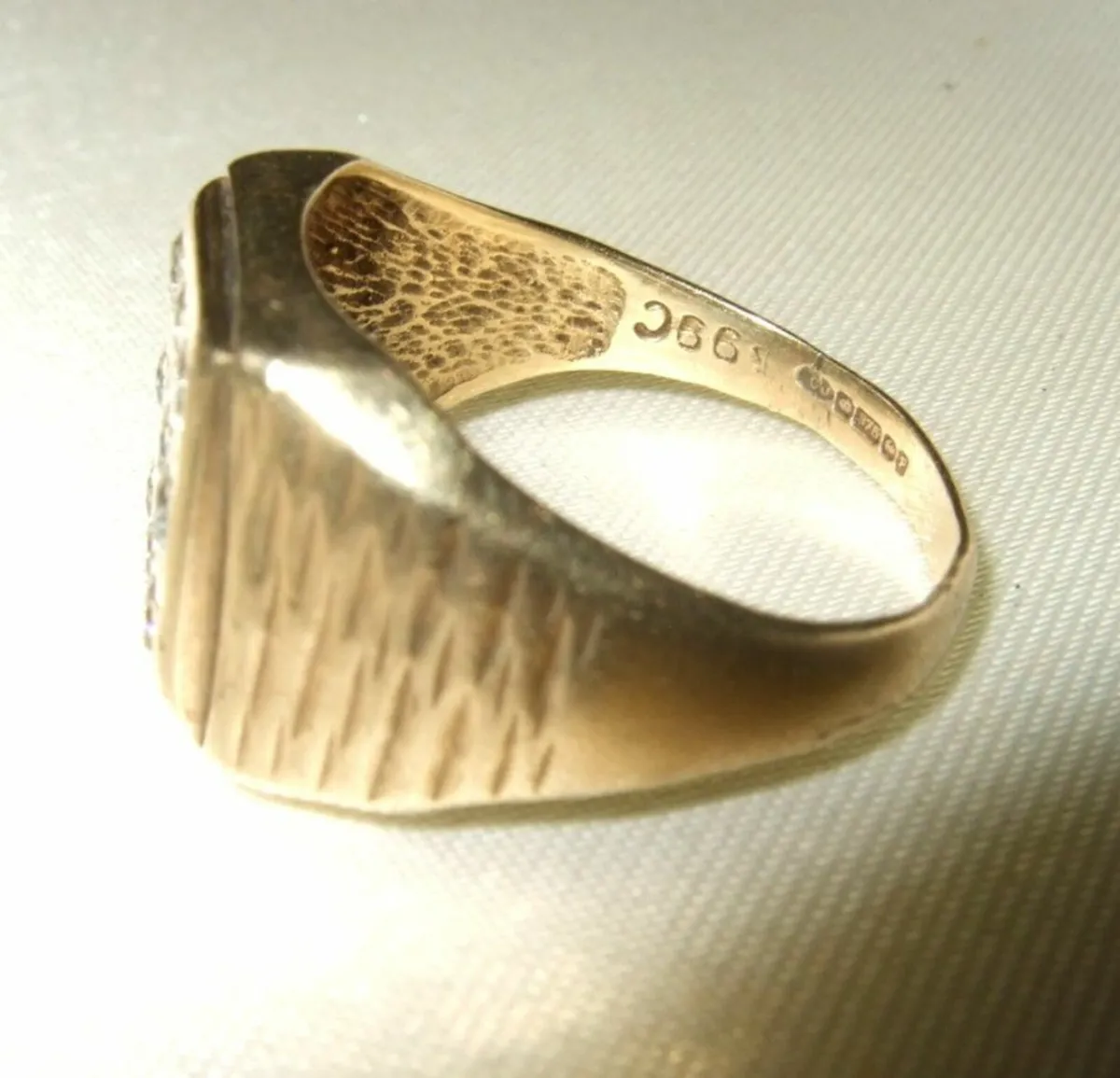 Vintage Gentlemans 9ct Gold Gemset Ring - Image 4