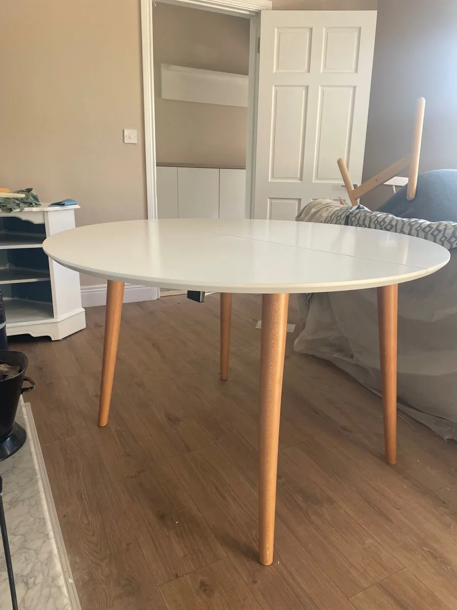 Dining table  round white and extendable - Image 1