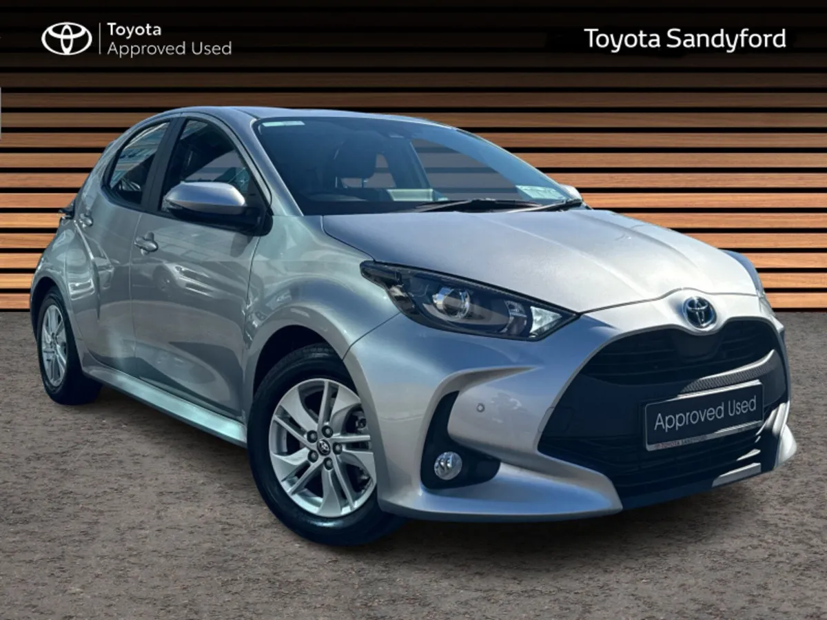 Toyota Yaris HYBRID LUNA // REAR CAMERA + FRONT & - Image 1