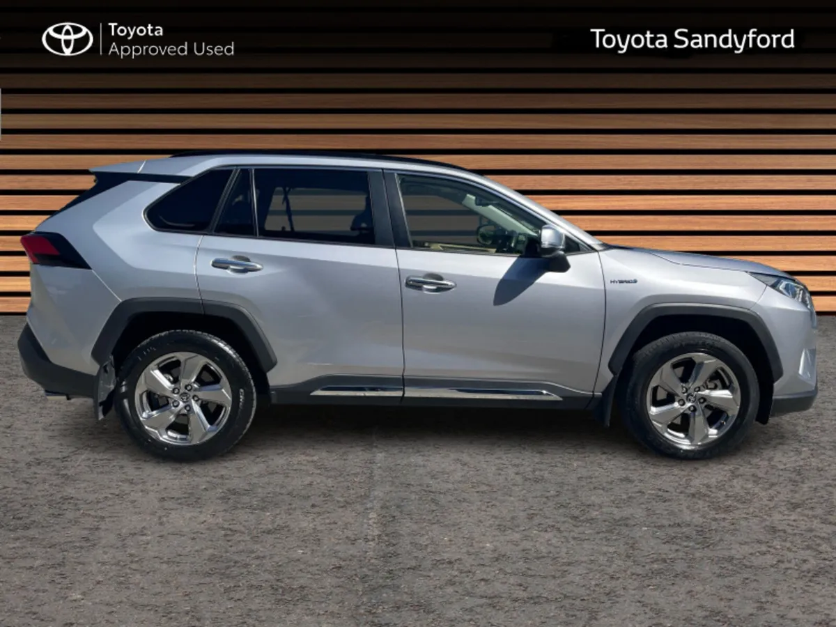 Toyota RAV4 PLATINUM HYBRID // PANORAMIC GLASS OPE - Image 3