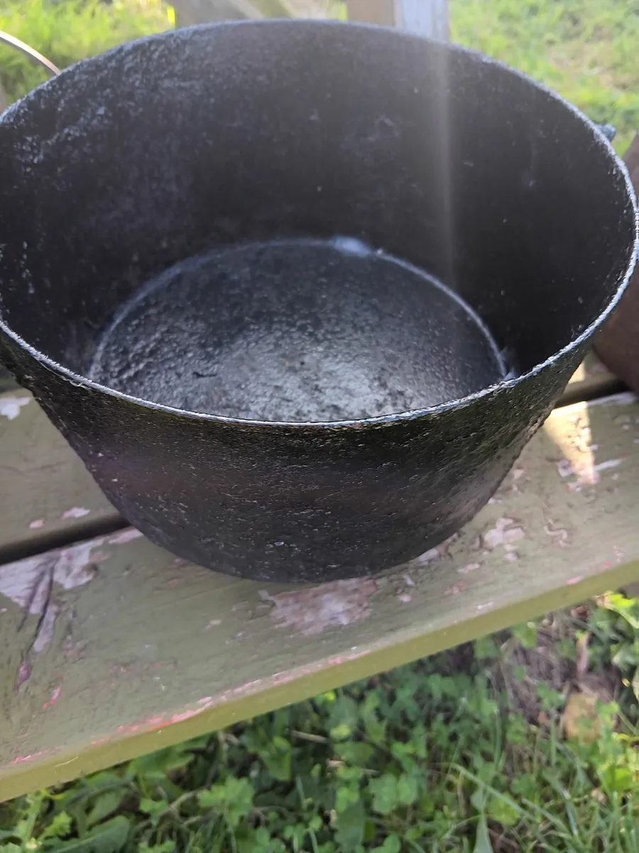 Antique pots - Image 1