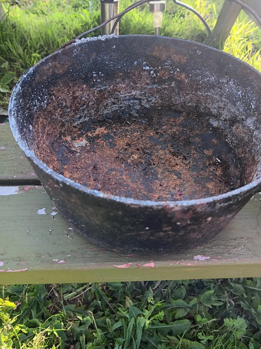 Antique pots - Image 2