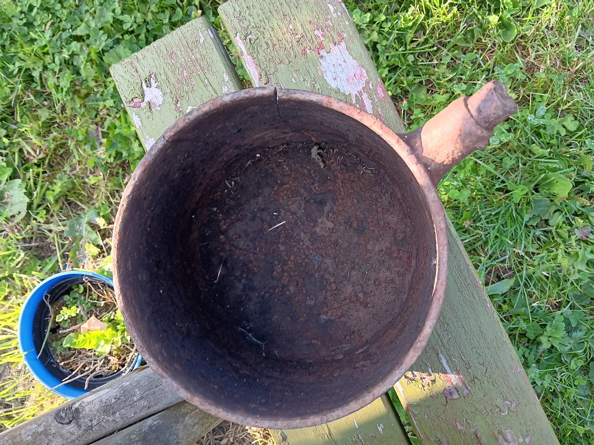 Antique pots - Image 3