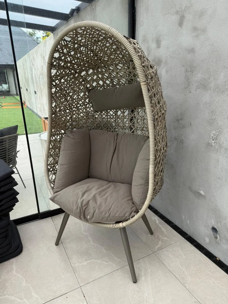 2 x Outdoor egg chairs - Image 2