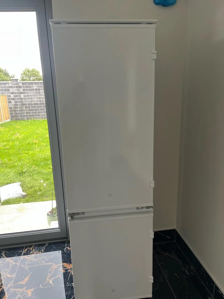 Fridge and freezer - Image 2