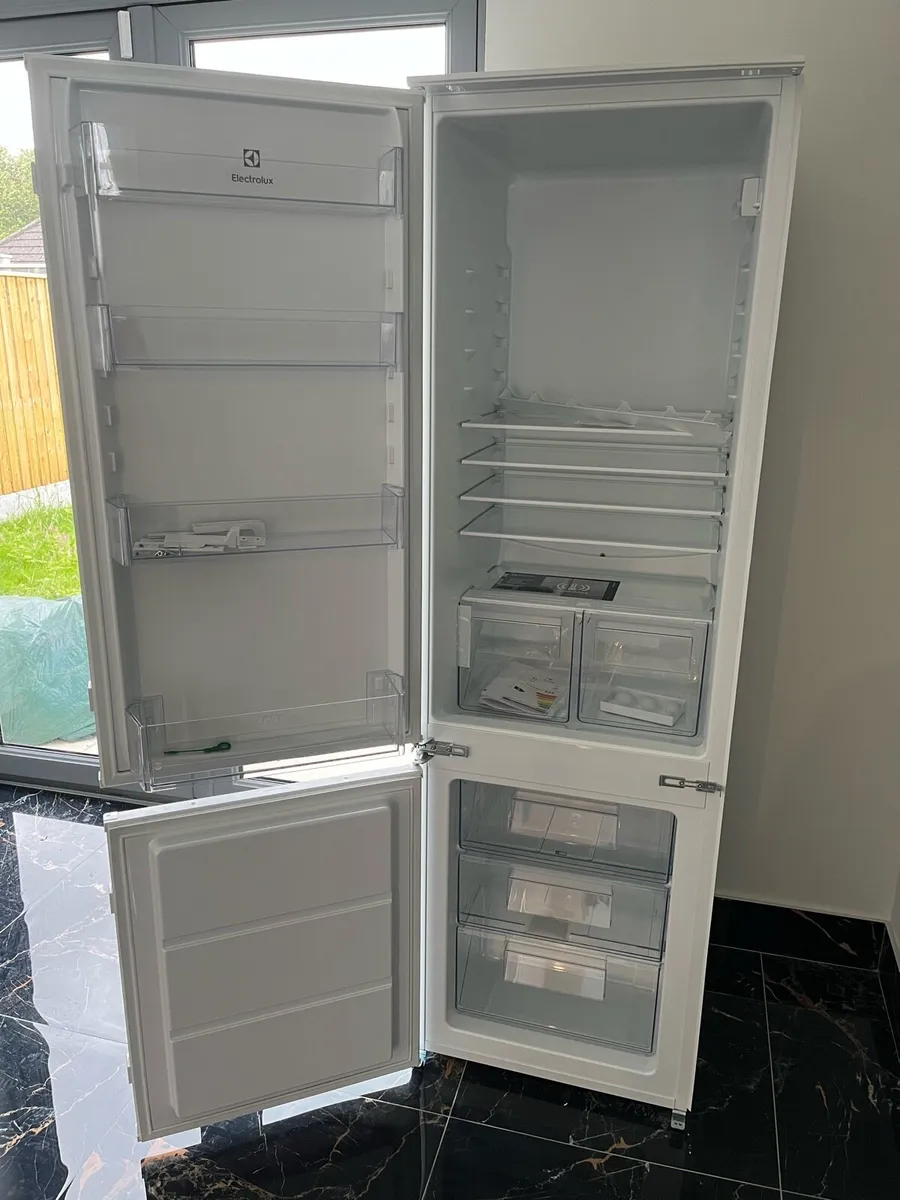 Fridge and freezer - Image 3