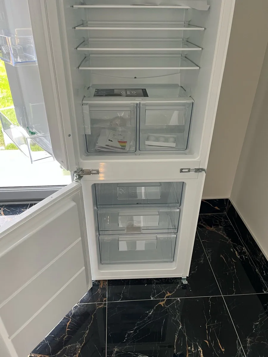 Fridge and freezer - Image 4