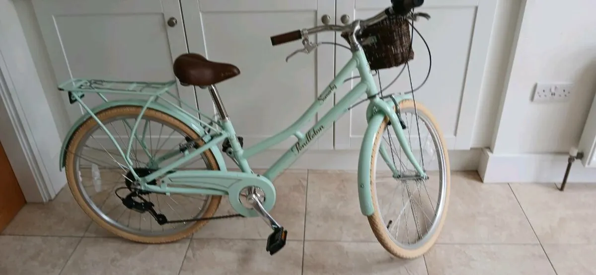 Girls bicycle - Image 1