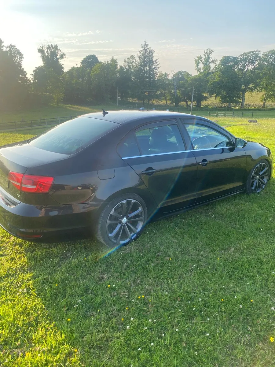 Volkswagen Jetta TDI 2.0 highline - Image 2