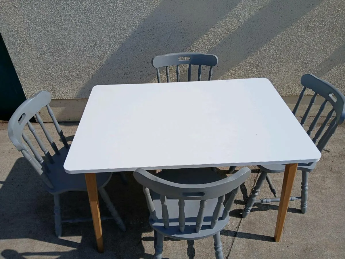 Table and 4 chairs - Image 3