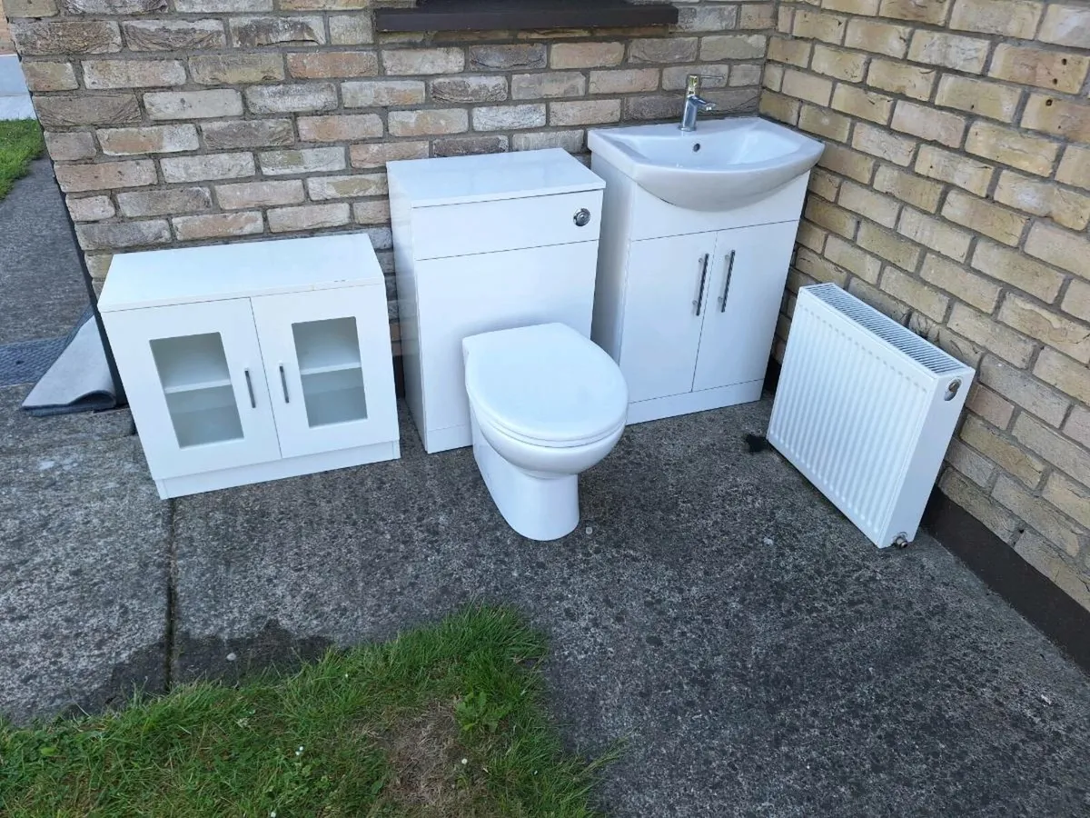 Complete bathroom - Image 1