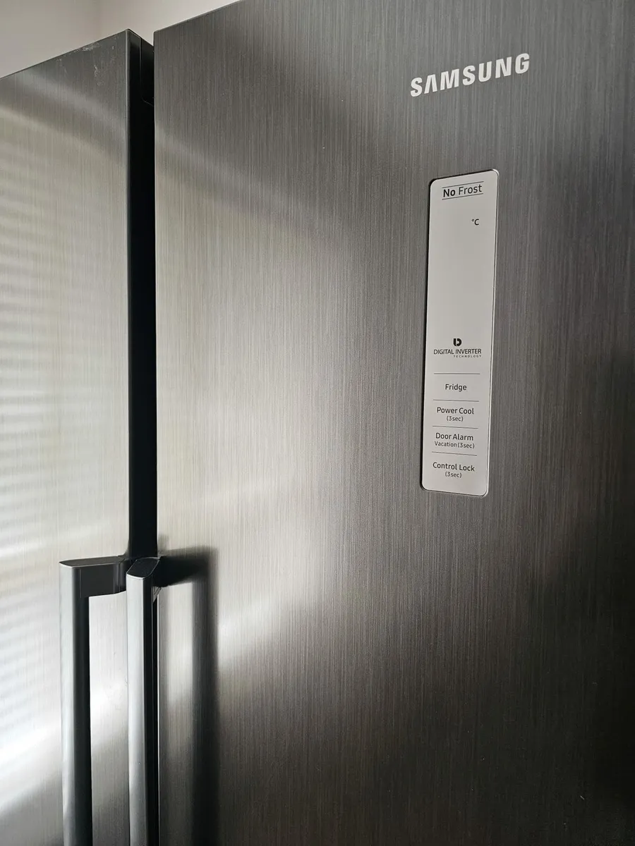Fridge and freezer - Image 3