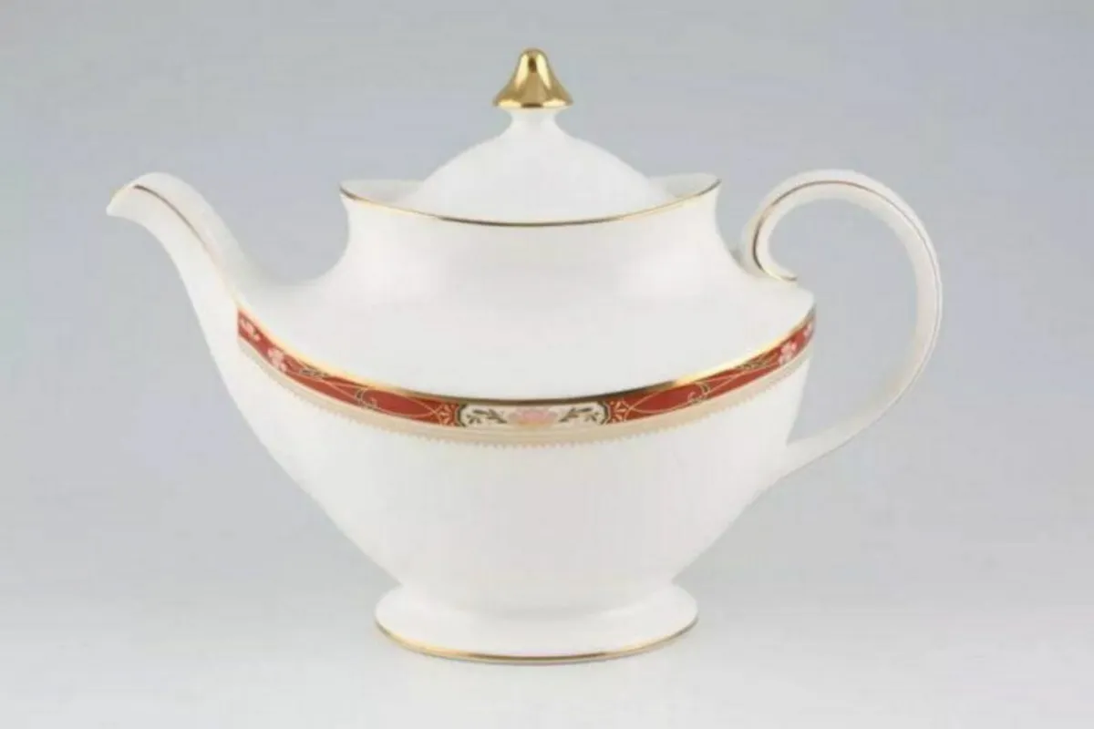 Vintage Royal Doulton Sandon Tea Pot - Image 1