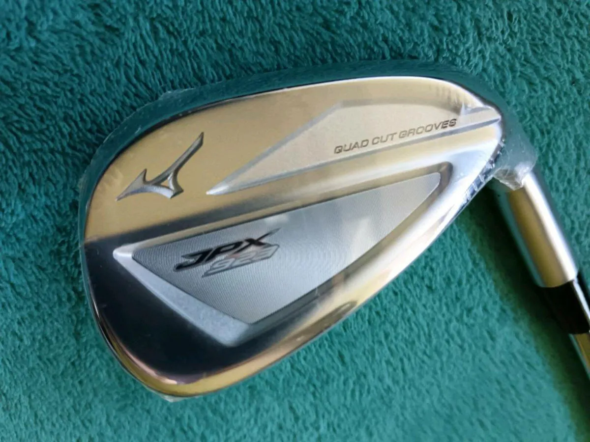 Mizuno JPX 923 Gap Wedge. New in plastic. - Image 1