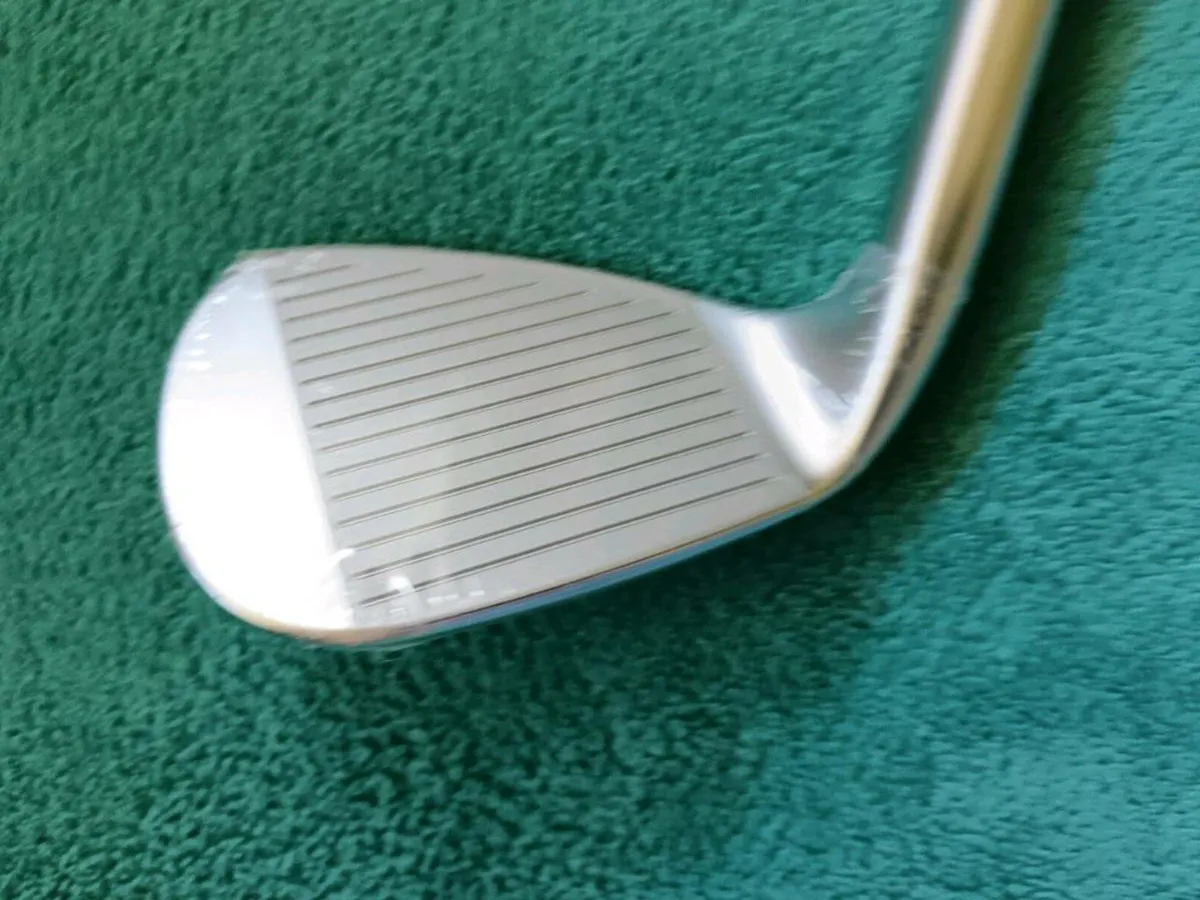 Mizuno JPX 923 Gap Wedge. New in plastic. - Image 2