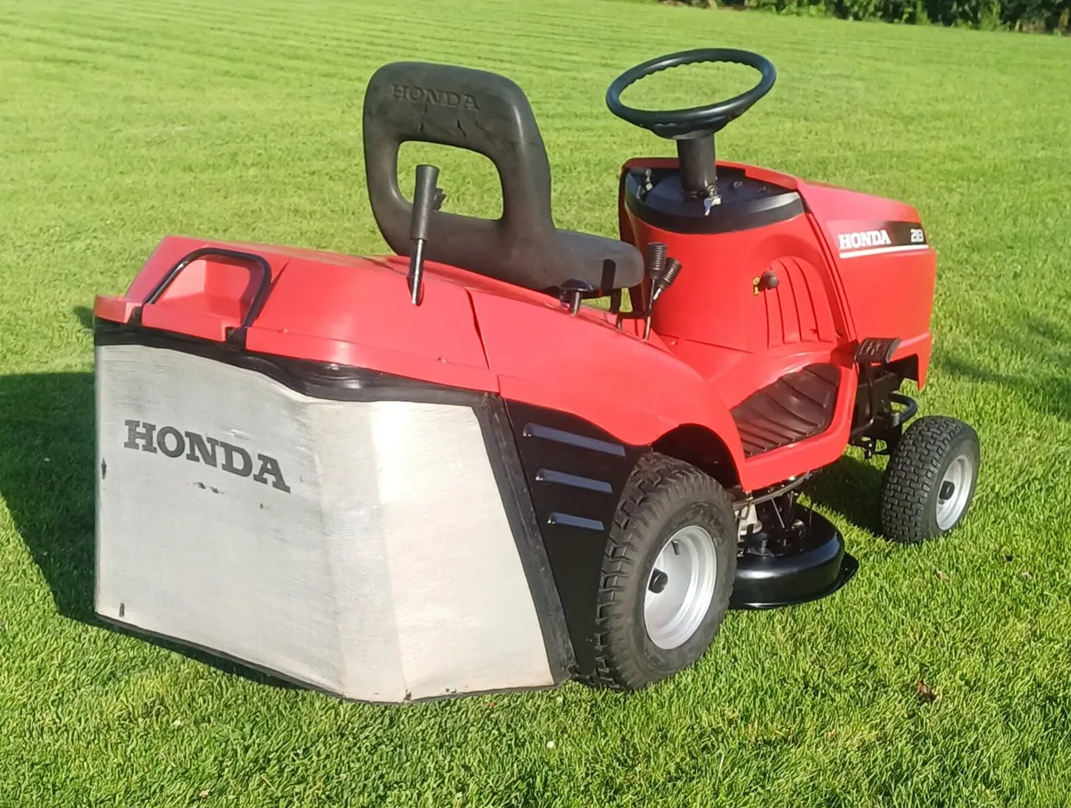 Honda ride on mower - Image 1