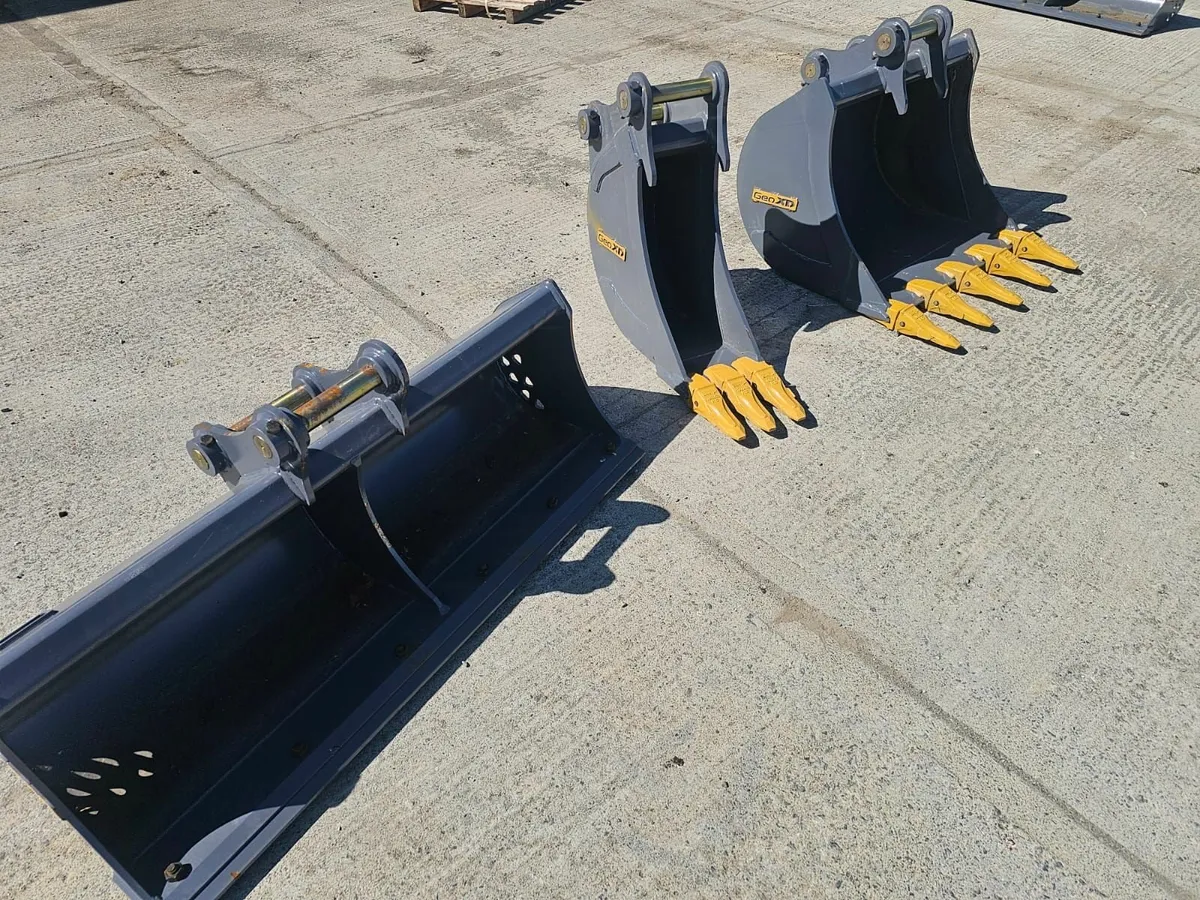 Set of 8 ton buckets - Image 1