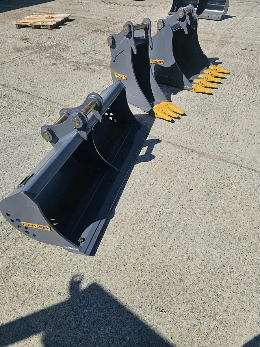 Set of 8 ton buckets - Image 2