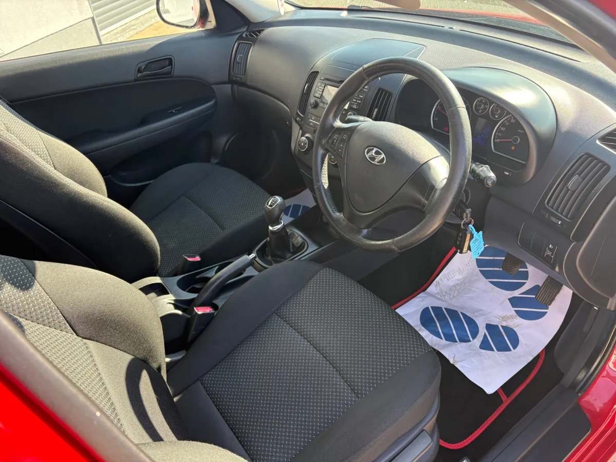 2011 Hyundai i30 Classic 1.6D - Image 2