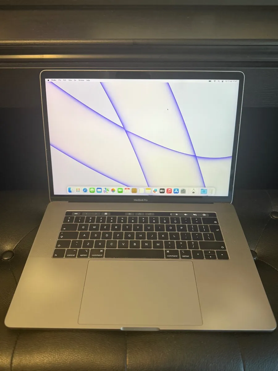 MacBook Pro 15" 2019 i9/16GB/512SSD/271c - Image 1