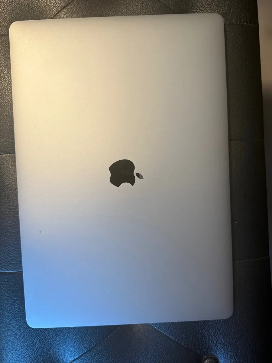 MacBook Pro 15" 2019 i9/16GB/512SSD/271c - Image 2