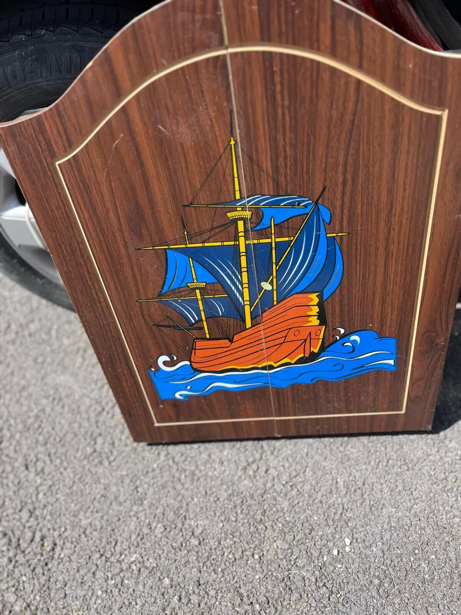 Dartboard in oak case. - Image 1