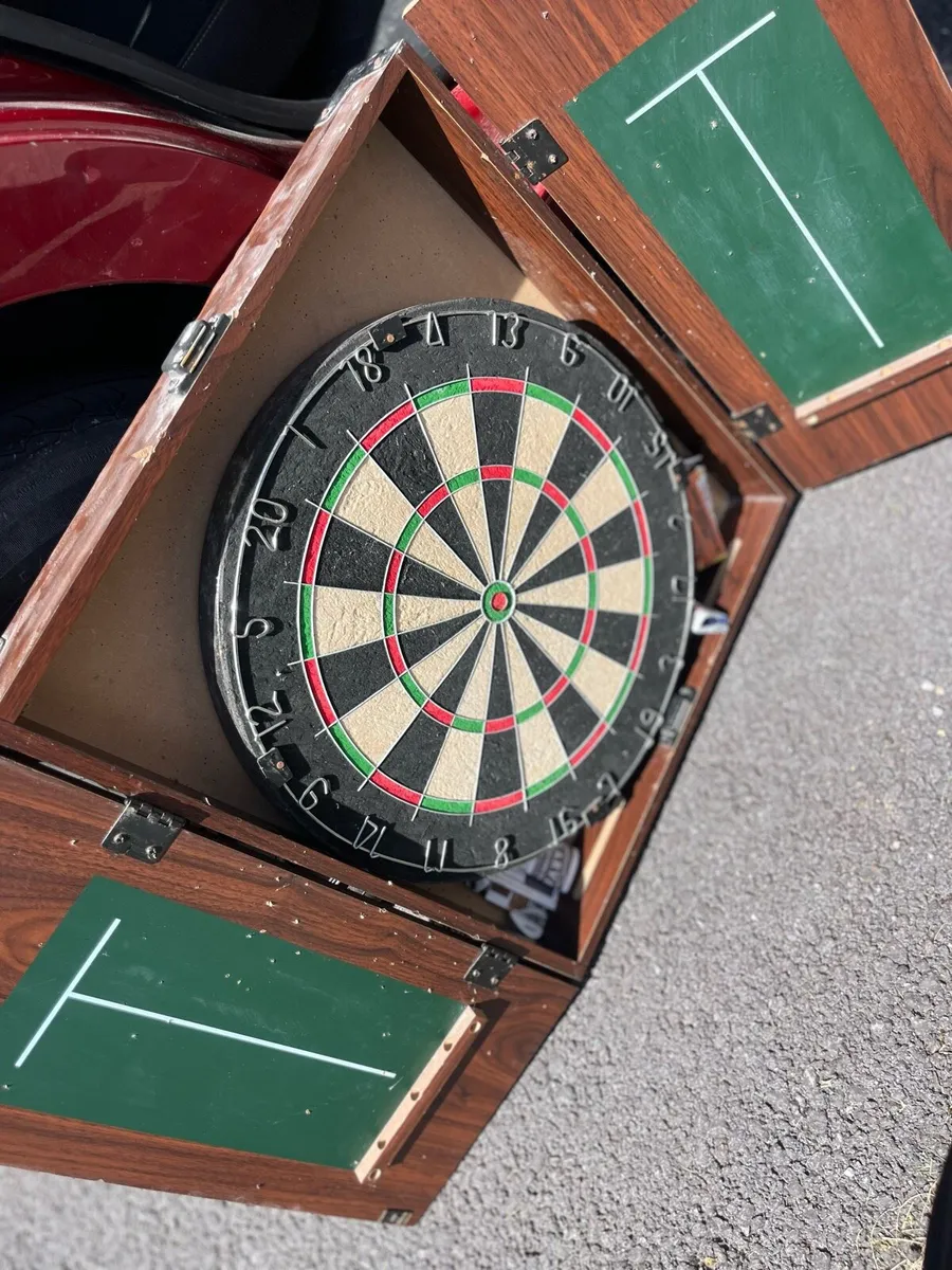 Dartboard in oak case. - Image 3