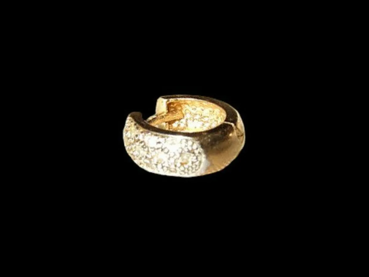 Vintage Hallmarked Yellow Gold Diamond Ear Cuff - Image 3