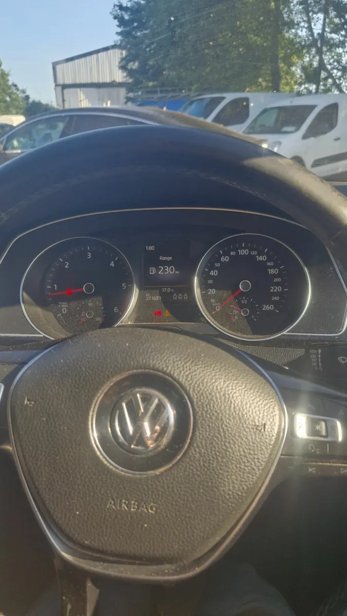 Volkswagen Passat 2016 - Image 2