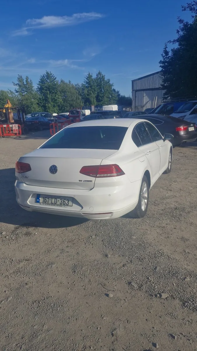 Volkswagen Passat 2016 - Image 4