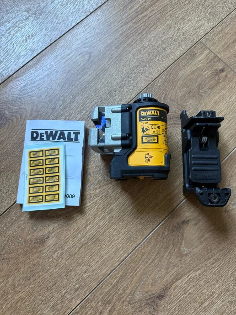 Dewalt 3 line laser level - Image 2