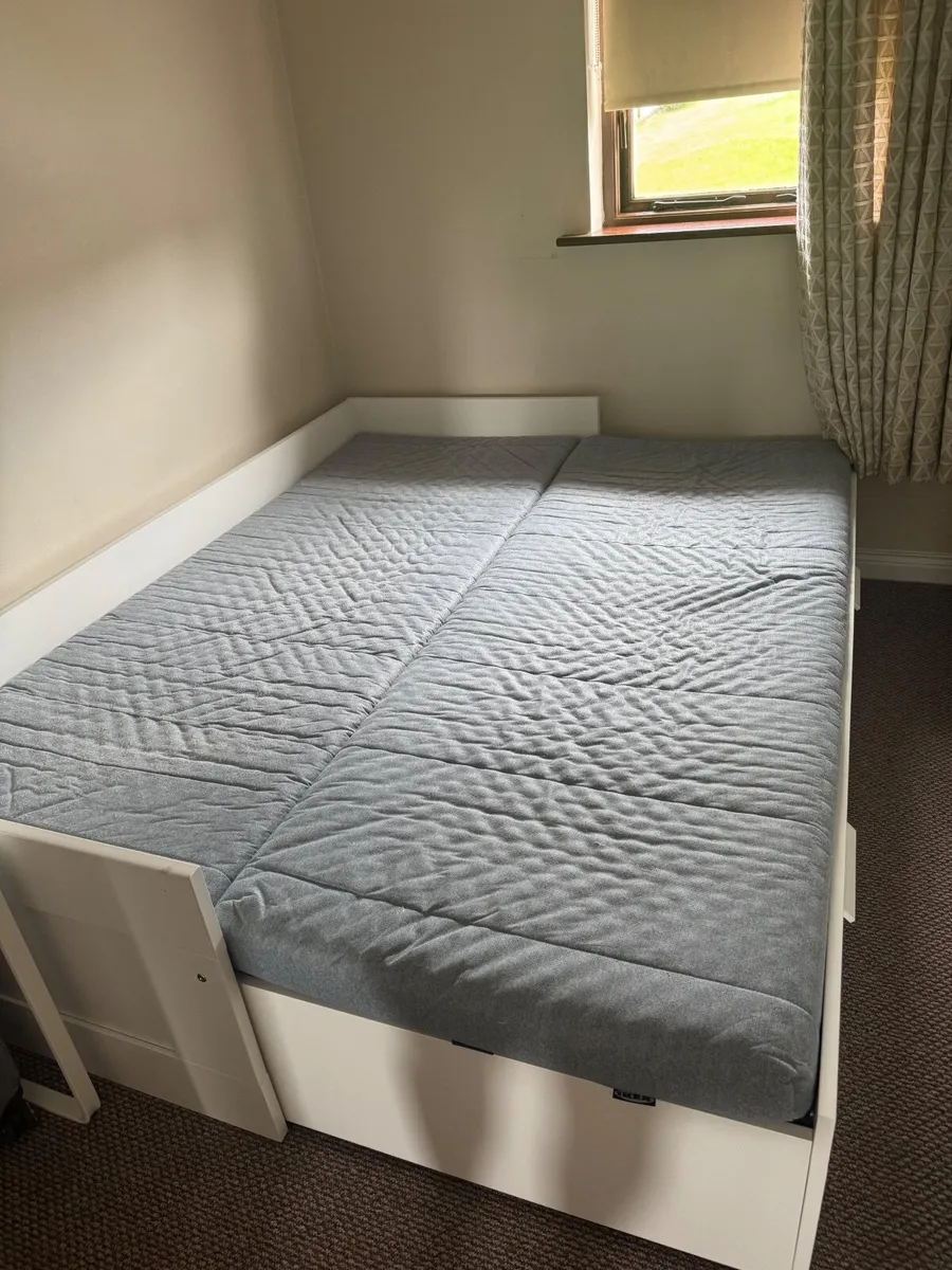 Bed - Image 1