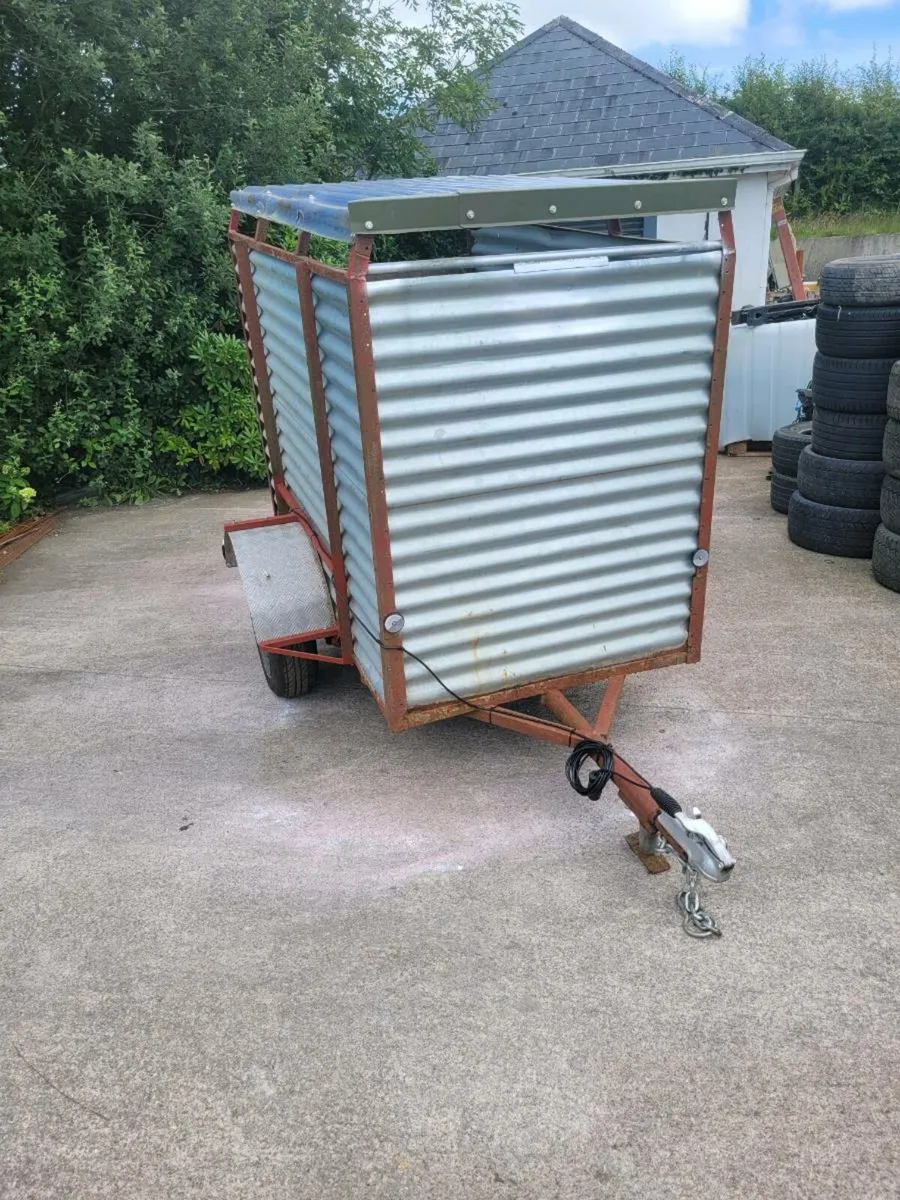Trailer - Image 1