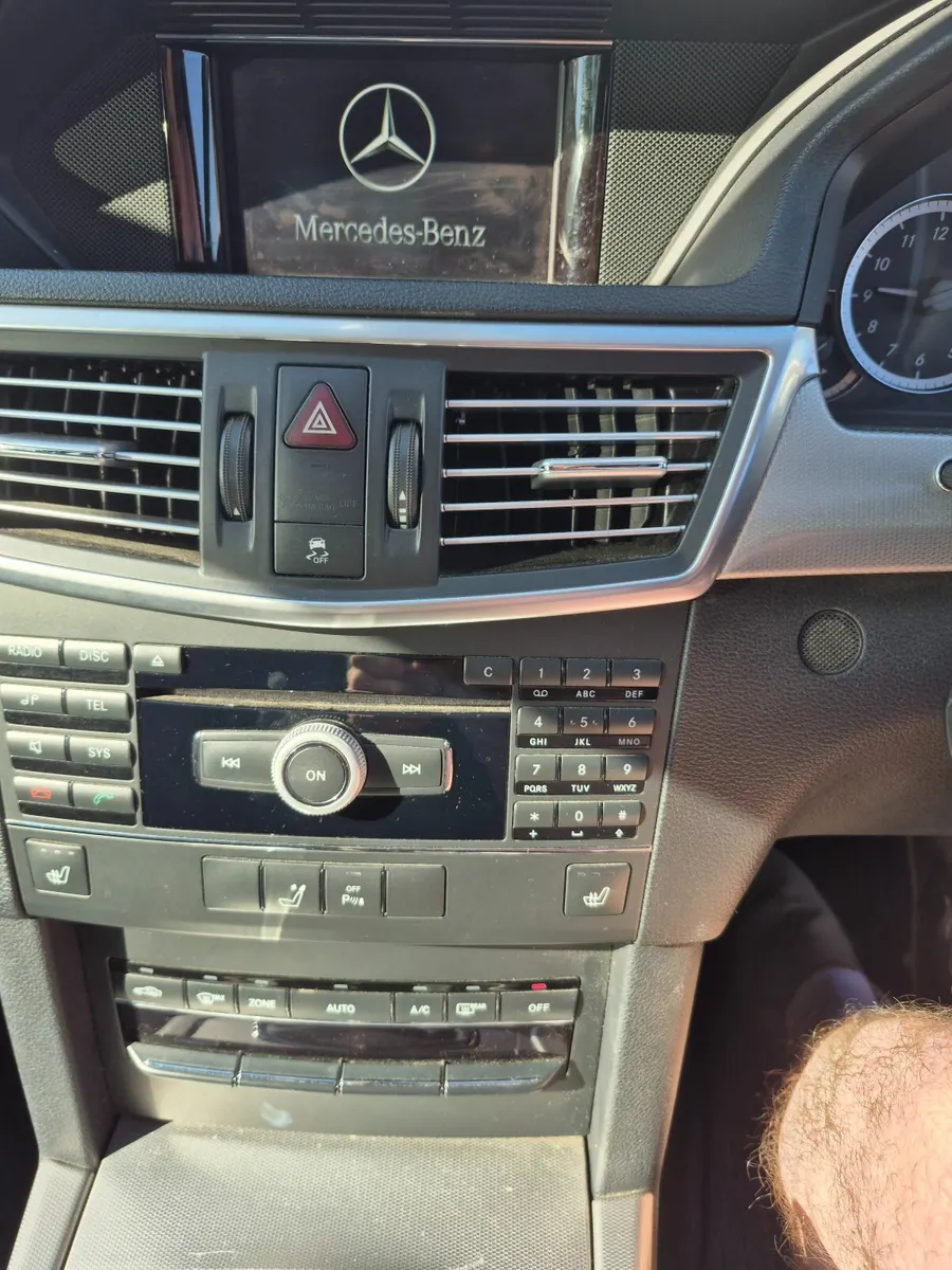 Mercedes-Benz E-Class 2010 - Image 4