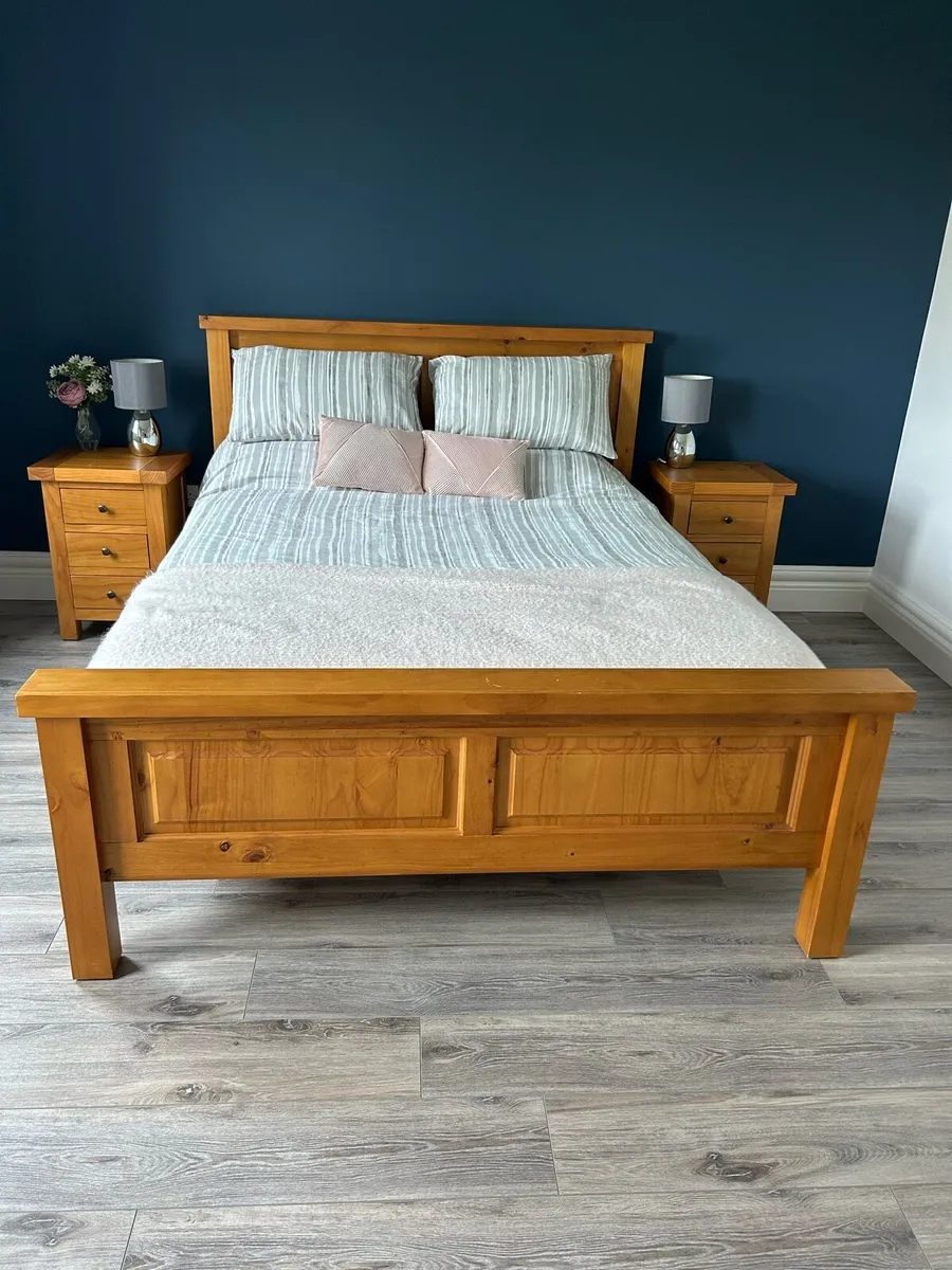 Kingsize bed & lockers - Image 1