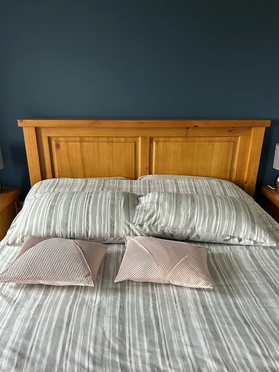 Kingsize bed & lockers - Image 2