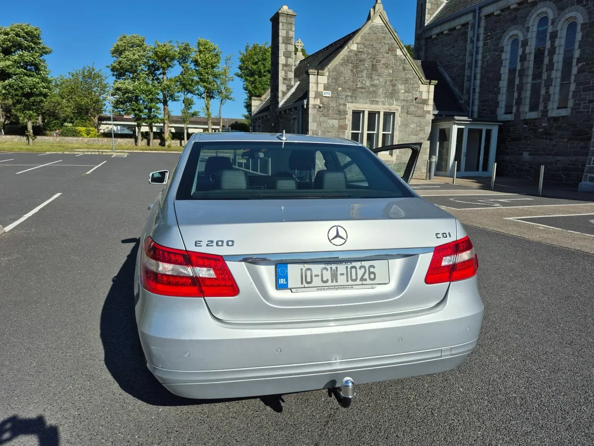 Mercedes-Benz E-Class 2010 - Image 2