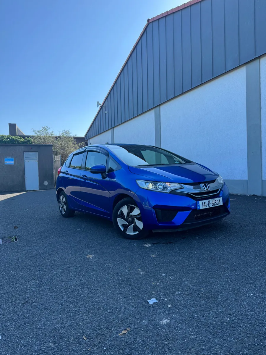 Honda Fit 2014. Automatic 1.5 hybrid - Image 1