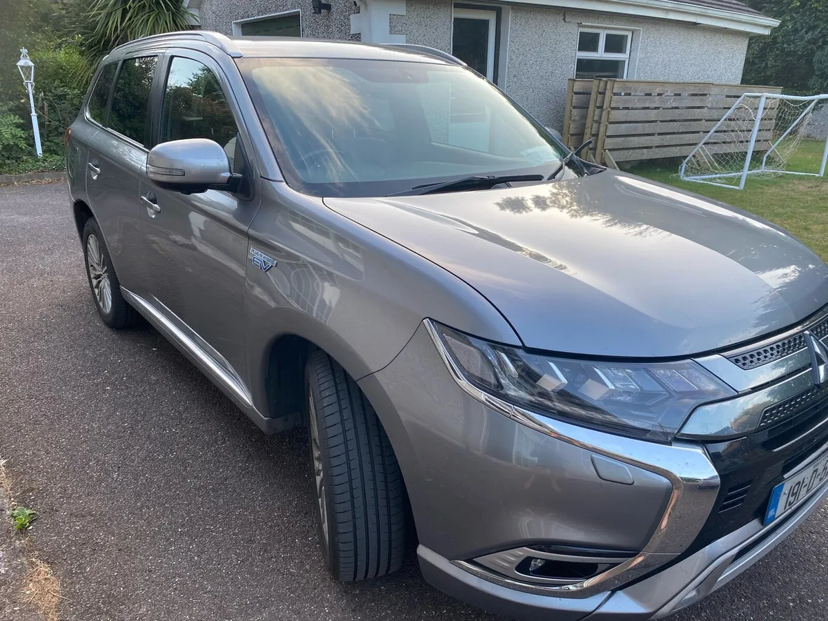 Mitsubishi outlander 2.4 PHEV - Image 3
